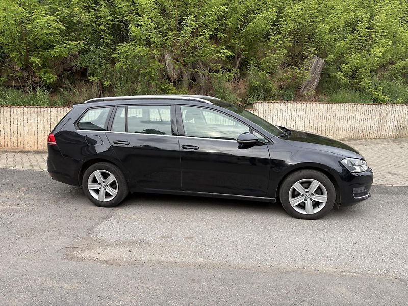 Volkswagen Golf (2017) kombi 2,0TDI Bluemotion - fotka 8 z 23