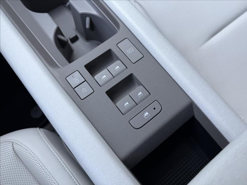 Hyundai Ioniq 6 Power 77kWh 4x4  Premium PNRM - fotka 19 z 25