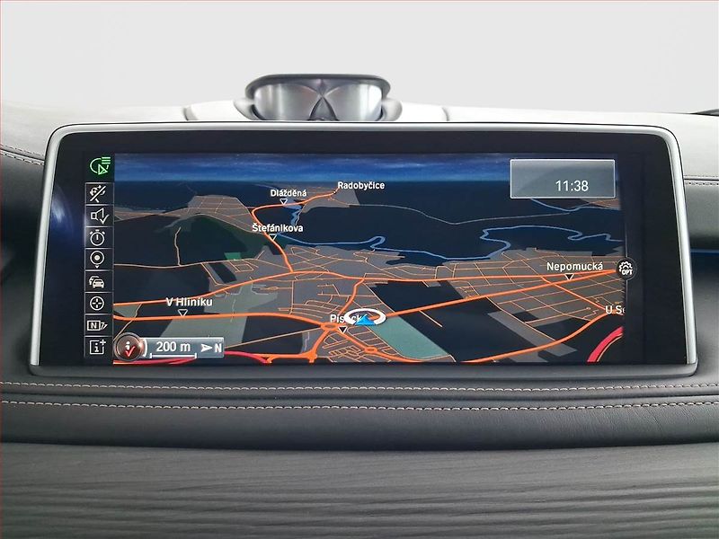 BMW X5 (2014) M Paket xDrive30d - fotka 13 z 23