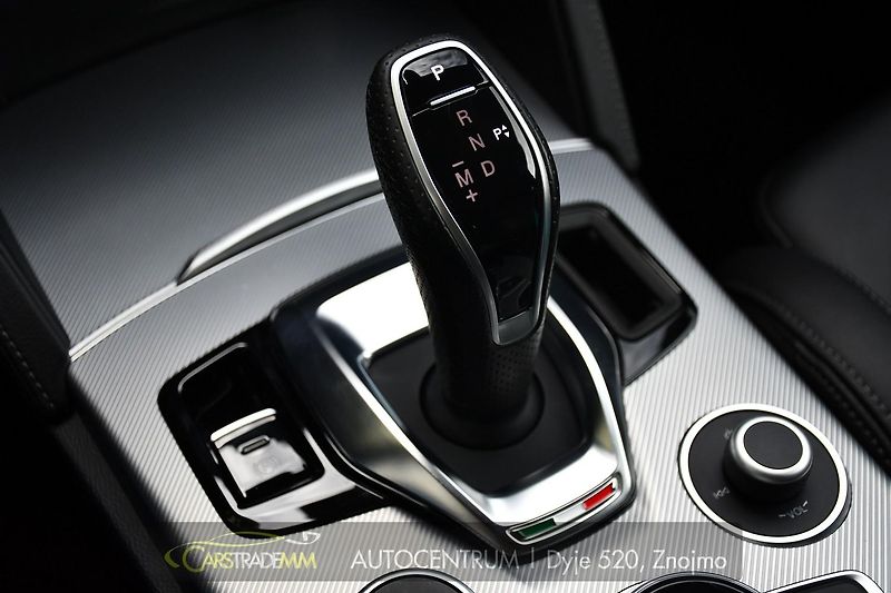 Alfa Romeo Stelvio 2.2 D154kW Veloce AT8-Q4 - fotka 36 z 56