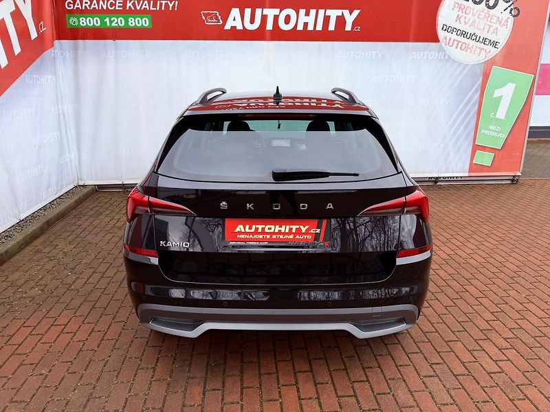 Škoda Kamiq 1.0 TSi Style DSG, Serviska - fotka 8 z 35
