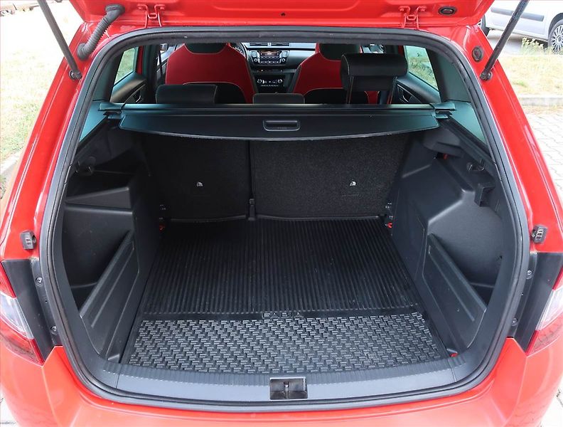 Škoda Fabia (2021) Monte Carlo 1.0 TSI - fotka 13 z 21