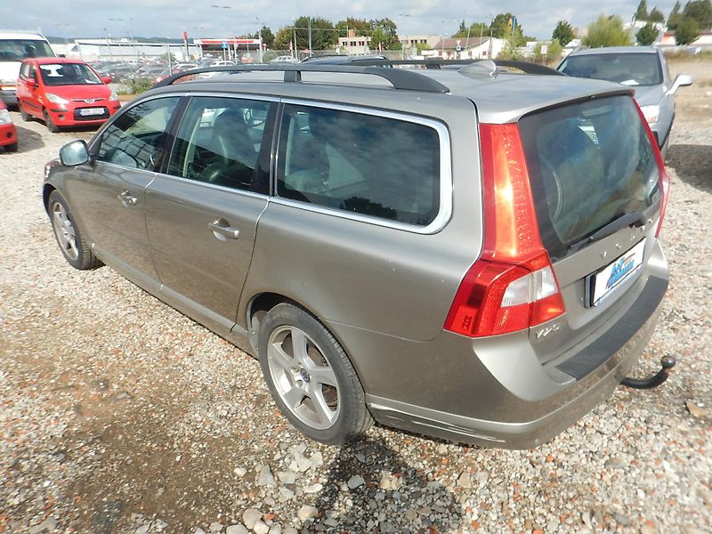 Volvo V70 D3 2.0 D, AUT, 120 kW  - fotka 8 z 31