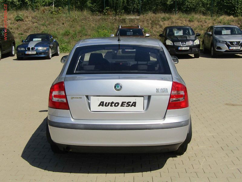 Škoda Octavia (2011) 1.4 16V, ČR, AC - fotka 5 z 12