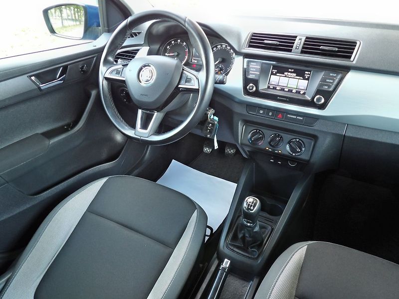 Škoda Fabia 1.0MPi Ambition Alu Tempomat - fotka 18 z 28