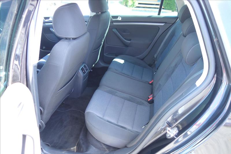 Volkswagen Golf 1,6 TDi 77KW, TRENDLINE. - fotka 13 z 27