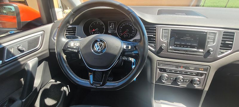 Volkswagen Golf Sportsvan (2015) 1,2TSi 81kW benzín „Lounge“ - fotka 21 z 41