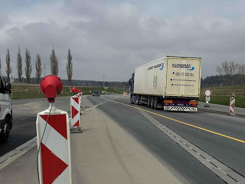 Práce na posledních kilometrech jihočeské části dálnice D3 postupují rychle.