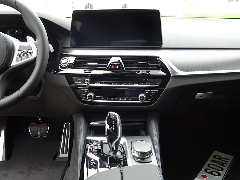 BMW Řada 5 545e xDrive Sedan - fotka 4 z 7