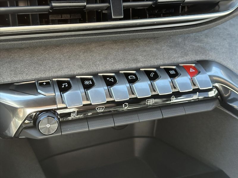 Peugeot 3008 GT 1,6 PureTech 133kW Automat - fotka 23 z 32