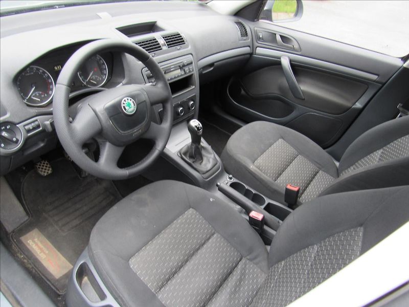 Škoda Octavia 1,6 TDi 77kW Combi - fotka 9 z 25