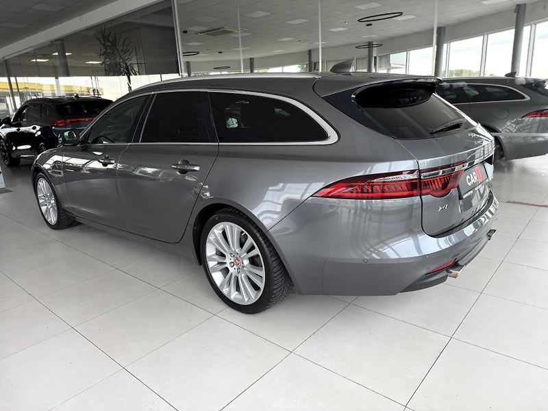 Jaguar XF 25d AWD*FullLED*360Kam*Panoram - fotka 7 z 41