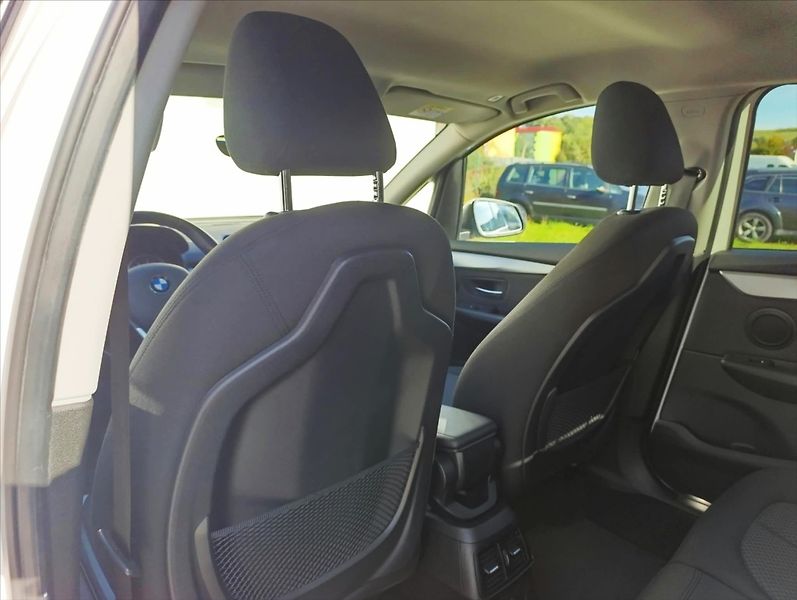 BMW Řada 2 1,5 216d Automat Navi Tempomat - fotka 21 z 36