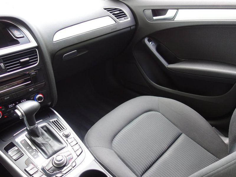Audi A4 (2015) 2.0TDI 110kW 8A -NAVIGACE - fotka 14 z 35