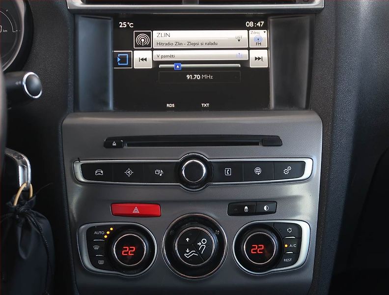 Citroën C4 (2016) 1.6 BlueHDi, nová STK - fotka 12 z 20