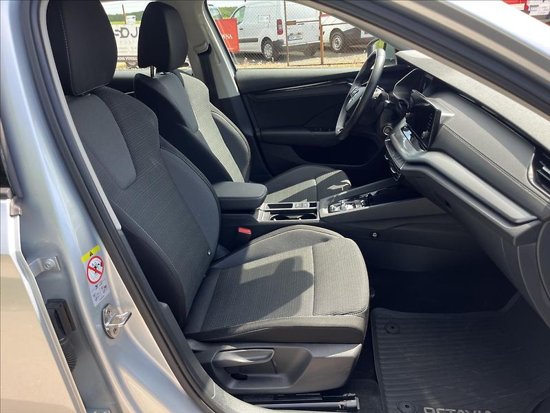 Škoda Octavia 2,0 TDi 110KW DSG 4x4 TZ -DPH - fotka 11 z 52