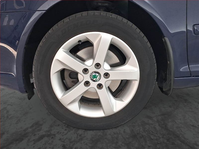 Škoda Octavia (2011) 2.0 TDI, plně pojízdný - fotka 14 z 19