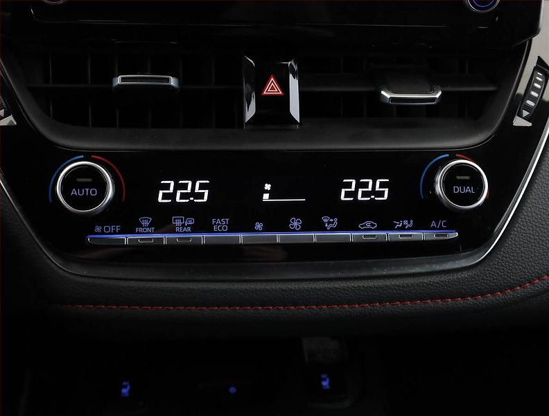 Toyota Corolla (2020) 1.8 Hybrid - fotka 13 z 17