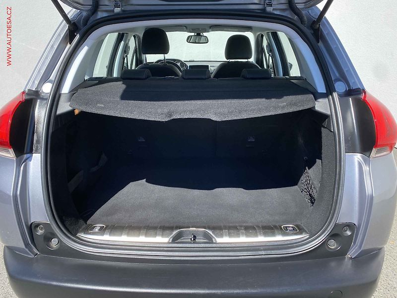 Peugeot 2008 (2016) 1.2PT, Allure, AT, navi - fotka 7 z 15