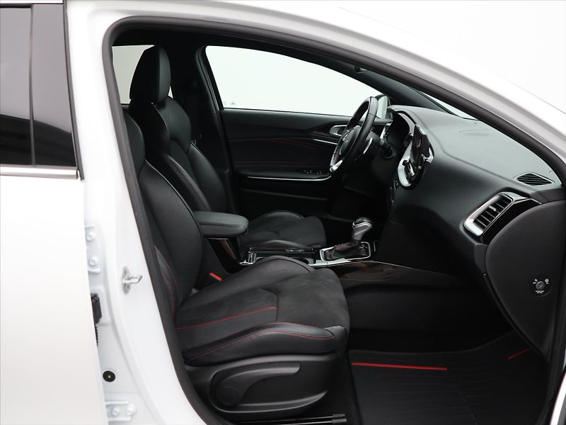 Kia ProCeed 1,6 T-GDI 150kW GT DCT DPH - fotka 13 z 34