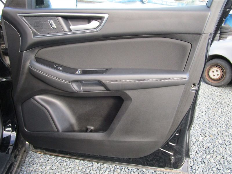 Ford S-MAX 1.5 EcoBoost, aut. klima, LED - fotka 24 z 44