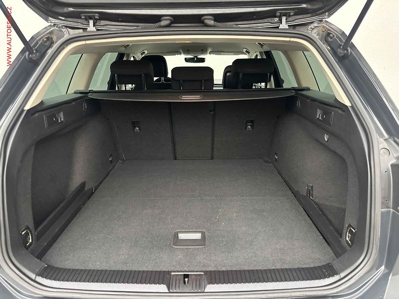 Volkswagen Passat (2017) 2.0 TDi, Navi, AC - fotka 7 z 17