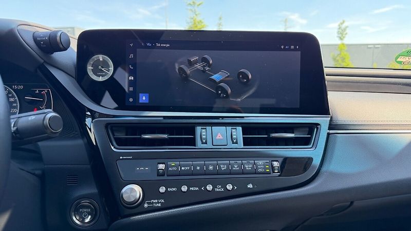Lexus ES 300h 300h 2,5 HEV BUSINESS EDITION - fotka 18 z 25