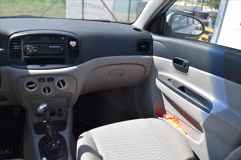Hyundai Accent 1,4 i 71KW NOVÁ STK KLIMA - fotka 29 z 39