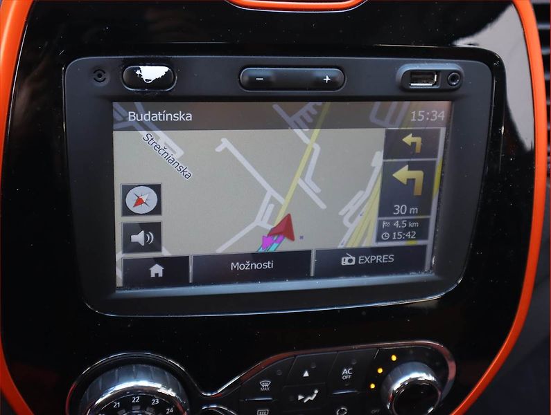 Renault Captur (2015) 1.2 TCe, Automat, Serv.kniha - fotka 16 z 18