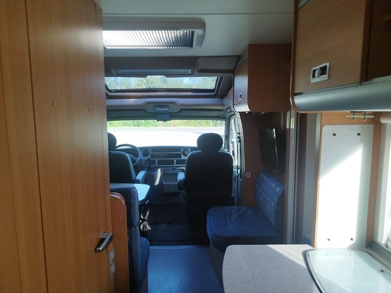 Renault WEINSBERG 2.5Dci zadní postel - fotka 15 z 24