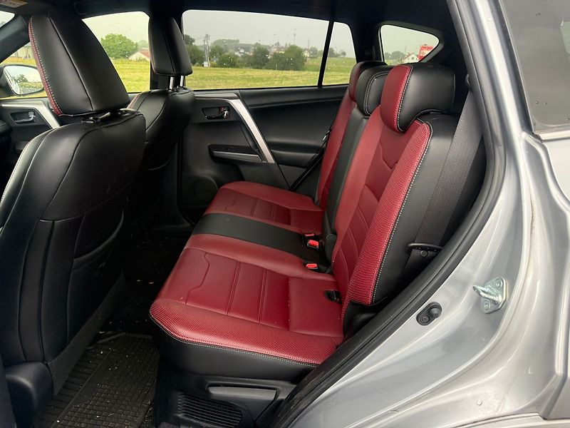 Toyota RAV4 Hybrid EXECUTIVE - fotka 14 z 16