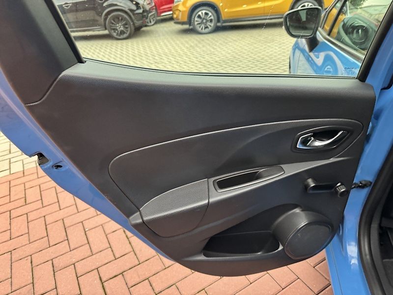 Renault Clio (2013) 1.2i Navi Klima Tempomat BT - fotka 24 z 50