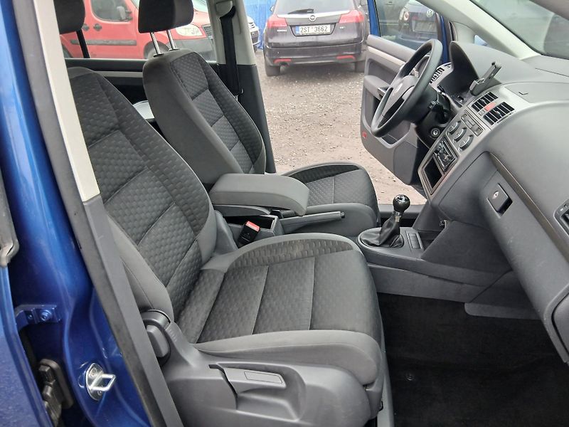 Volkswagen Touran 1.4 TSI - fotka 18 z 31