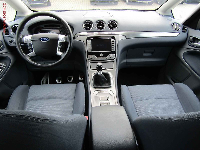 Ford S-MAX (2009) 2.2 TDCi, Navi, xenon - fotka 8 z 19