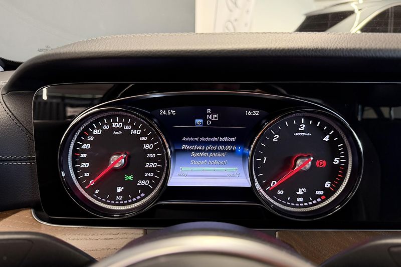 Mercedes-Benz Třídy E (2018) E 200d Exclusive - fotka 37 z 103
