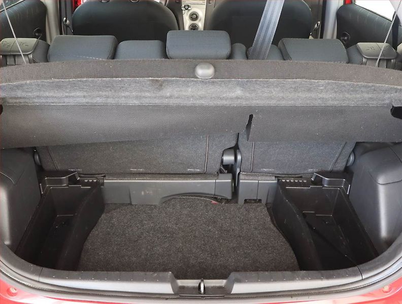 Toyota Yaris (2007) 1.3 VVT-i, Automat - fotka 13 z 19