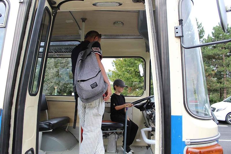 Dva dny si mohli zájemci prohlížet historický autobus Karosa ŠL11 z roku 1979, který na stanovišti před přesunutým kostelem Nanebevzetí Panny Marie v Mostě vystavoval Dopravní podnik měst Mostu a Litvínova.