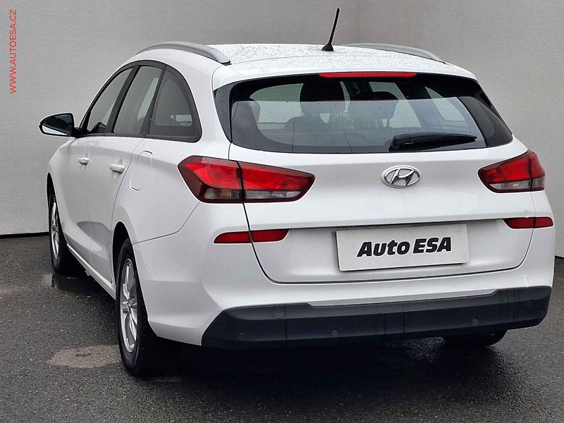Hyundai i30 (2017) 1.6 CRDi, 1.maj,ČR, AC, tempo - fotka 6 z 18