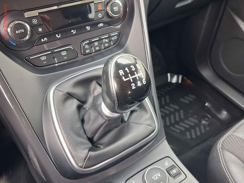 Ford Kuga (2016) 1.5 EB, Titanium, navi - fotka 16 z 19