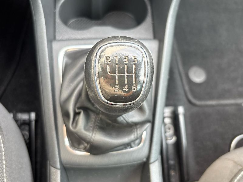 Škoda Rapid ELEGANCE - fotka 24 z 25