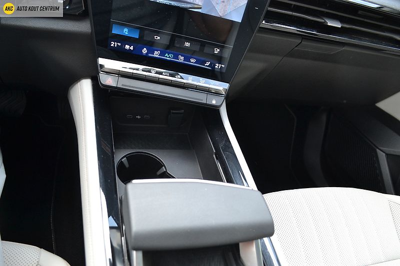 Renault Espace ICONIC E-TECH FULL HYBRID 200k - fotka 37 z 79