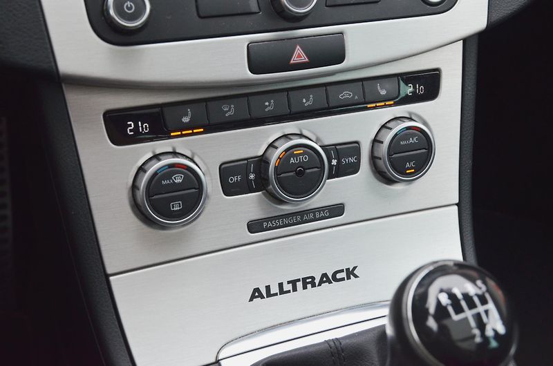 Volkswagen Passat (2012) Alltrack 2.0 TDi 4x4 PANORAMA - fotka 32 z 43