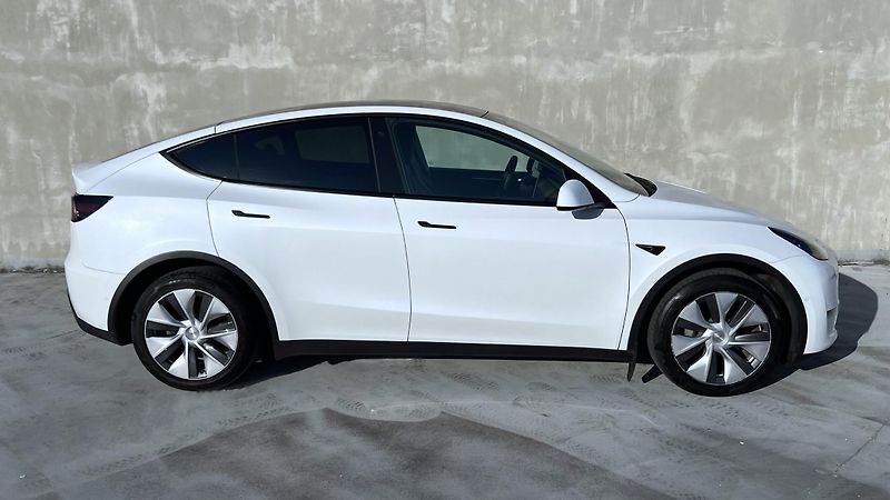 Tesla Model Y Long Range AWD 91% SOH - fotka 6 z 21
