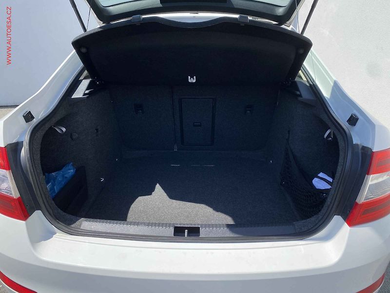 Škoda Octavia (2015) 1.6TDi, ČR, AC, výhřev sed - fotka 7 z 17