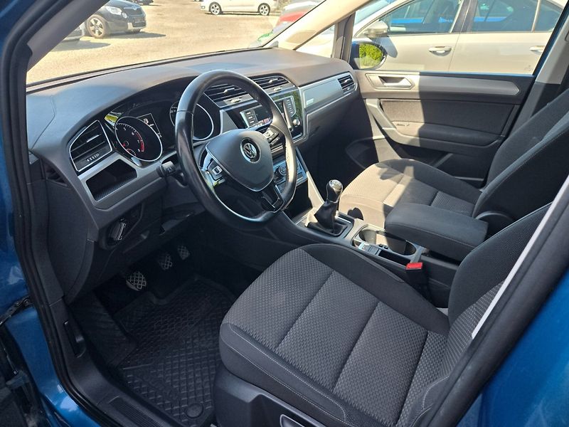 Volkswagen Touran (2016) 1.2 TSI Serviska,Tažné - fotka 9 z 33