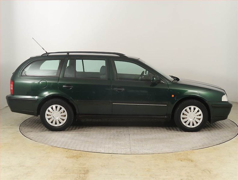 Škoda Octavia (2000) 2.0, po STK, Tažné, Klima - fotka 6 z 14