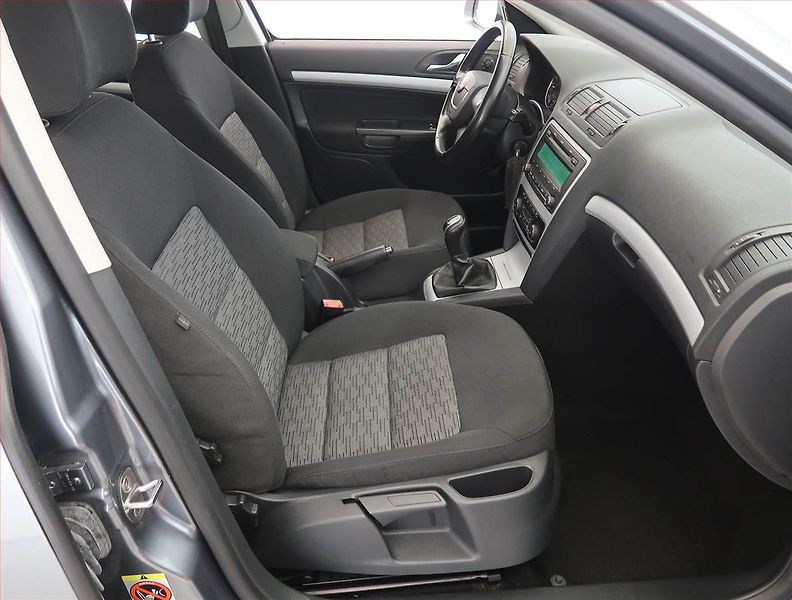 Škoda Octavia (2011) 1.6 TDI, Tempomat - fotka 9 z 18