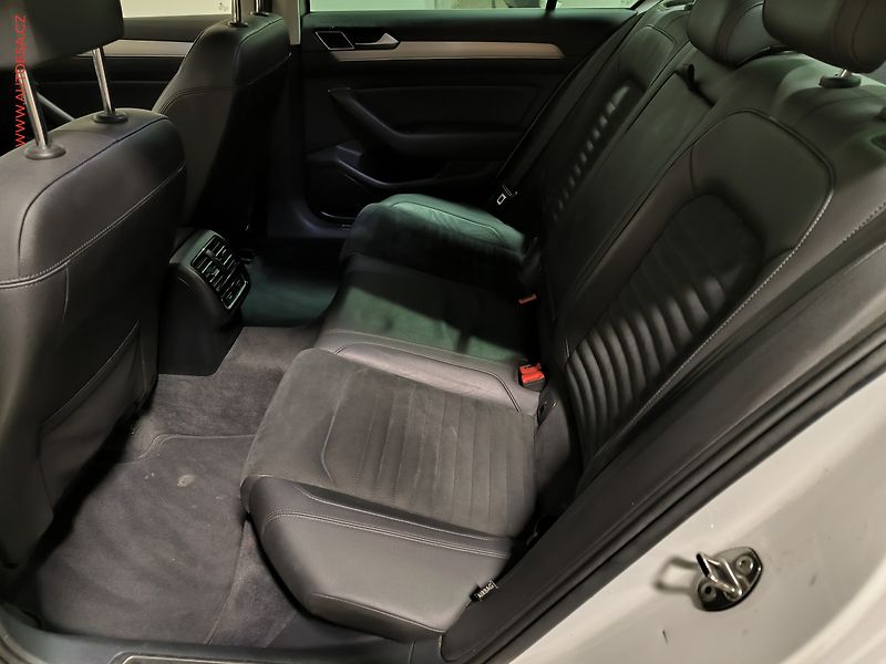 Volkswagen Passat (2015) 2.0 TDi, ČR, Highline, DSG - fotka 10 z 17