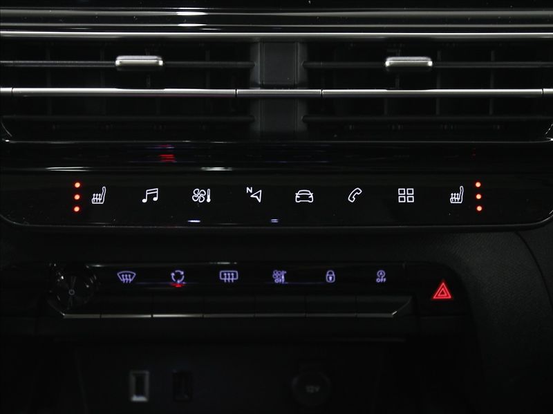 Citroën C5 Aircross 1,2 PT 96kW AT Shine PANO.ČR - fotka 15 z 27