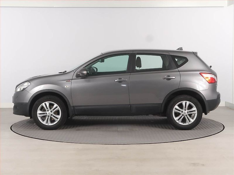 Nissan Qashqai (2013) 1.6, Automat, Tempomat - fotka 3 z 17